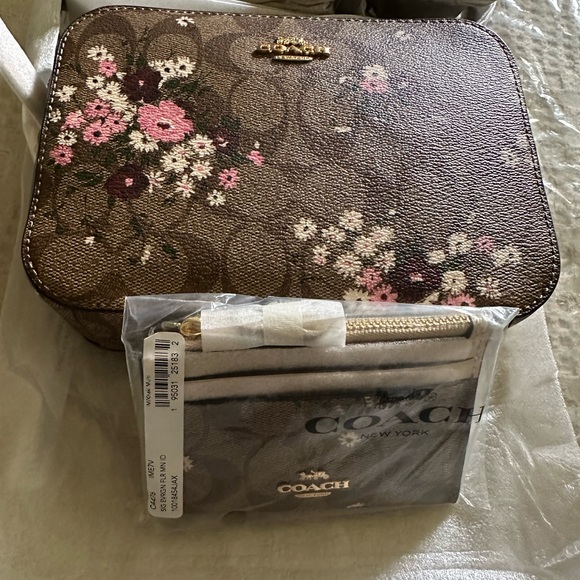 NWT Coach Evergreen Floral Mini Camera Bag w/skinny wallet - Picture 4 of 4